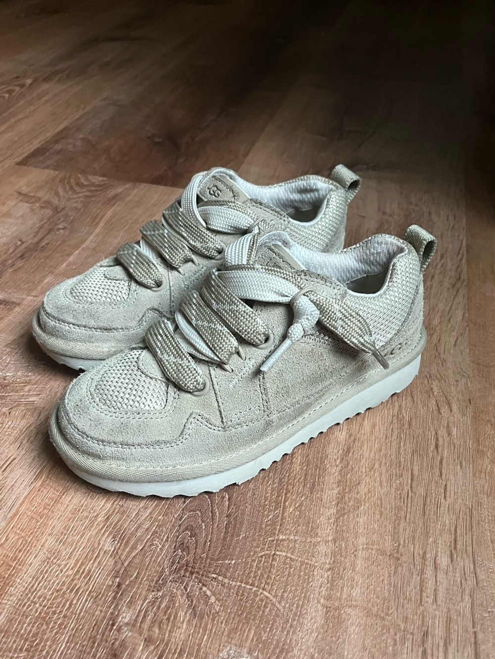 UGG Kids Beige Suede UGG Lowmel kids sneakers in the Sand colorway